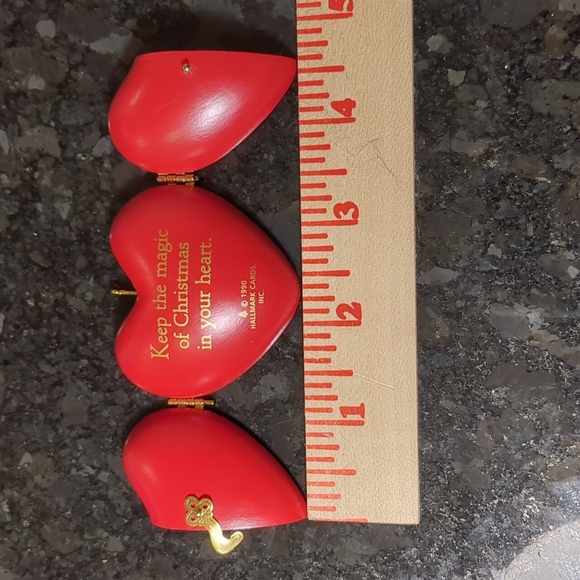 Hearts of Christmas Hallmark Keepsake 1990 - Picture 5 of 6